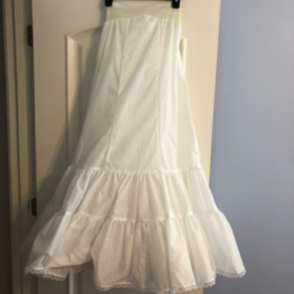 David's Bridal Petticoat Underskirt - Picture 3 of 3